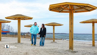 Семейная пара создает пляж для инвалидов-колясочников в Челябинске