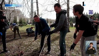 Депутаты ЗСО вышли на субботник в Сад Победы