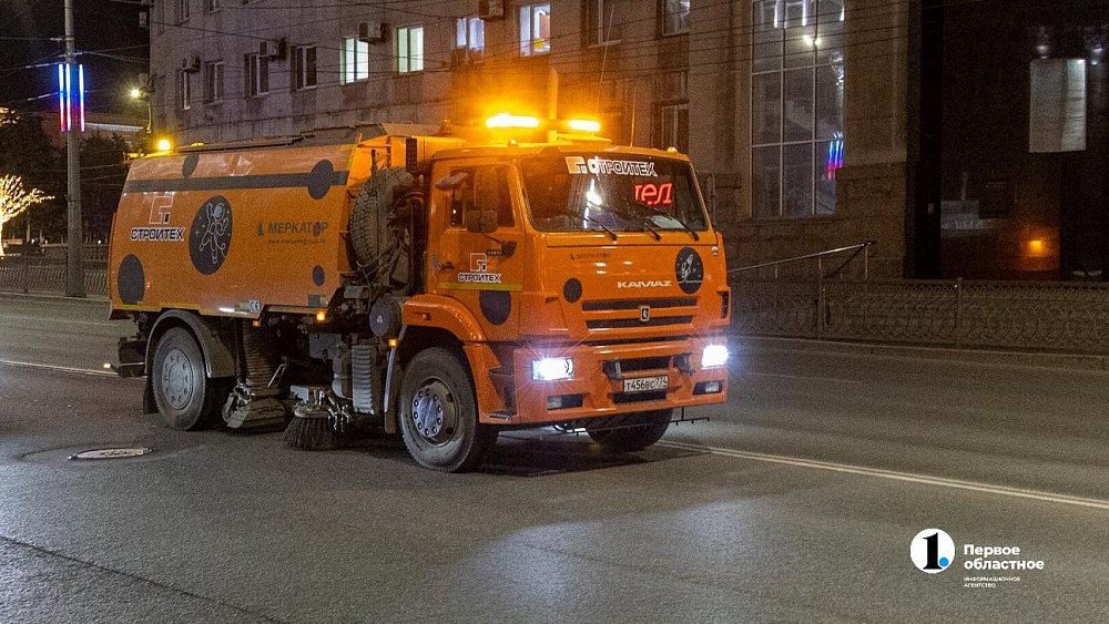 Челябинские дороги отмывают от пыли по ночам