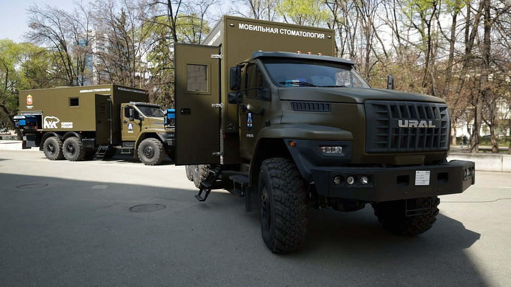 Алексей Текслер презентовал передвижную стоматологию для фронта