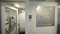 Алексей Текслер презентовал передвижную стоматологию для фронта