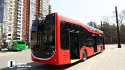 Челябинский водитель рассказала, почему в красных троллейбусах не падают пассажиры