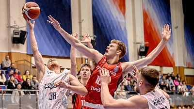 Баскетбольный триллер подарили зрителям клубы «Челбаскет» и «СШОР-Локомотив-Кубань»