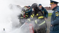 Жарко и экстремально: на челябинских журналистов надели 35‑килограммовые боевки