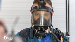 Жарко и экстремально: на челябинских журналистов надели 35‑килограммовые боевки