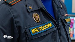 Жарко и экстремально: на челябинских журналистов надели 35‑килограммовые боевки