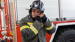 Жарко и экстремально: на челябинских журналистов надели 35‑килограммовые боевки