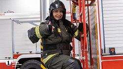 Жарко и экстремально: на челябинских журналистов надели 35‑килограммовые боевки