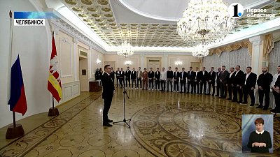 Алексей Текслер вручил медали ХК «Белые медведи»