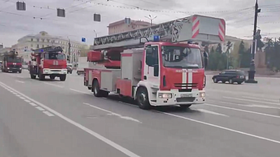 По Челябинску проехала колонна с пожарными машинами