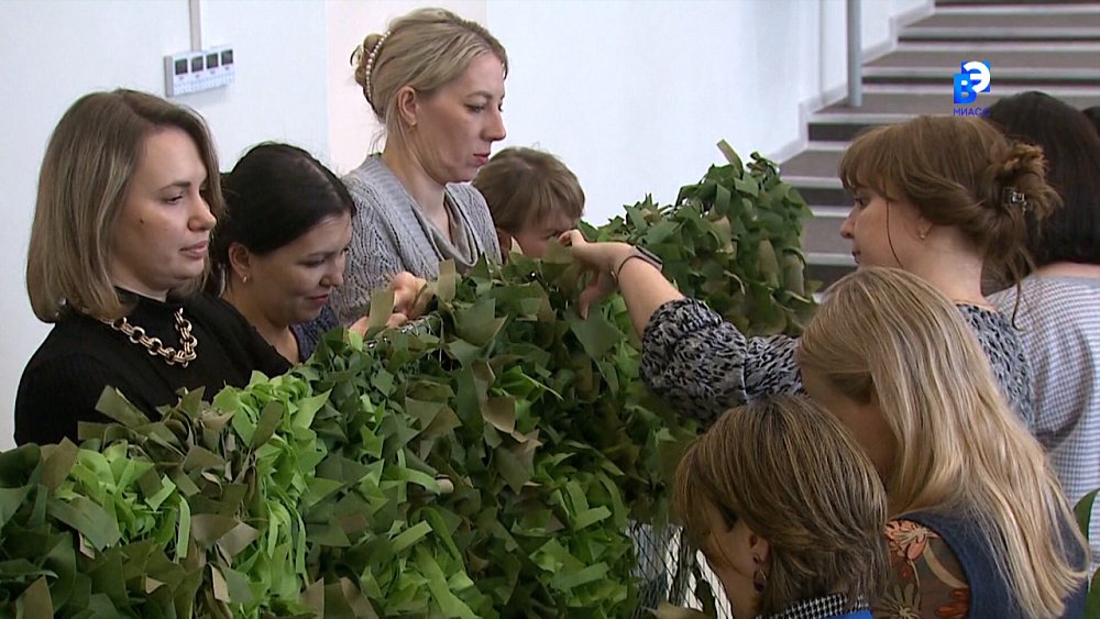 Сотрудники ИФНС плетут маскировочные сети