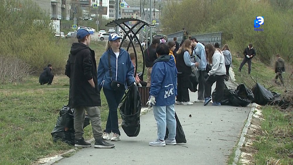 Жители Миасса выходят на субботники