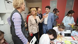 В Челябинске открыл двери обновленный семейный центр «Искорки»