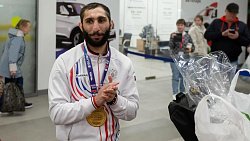 Боксер Эдмонд Худоян вернулся в Челябинск после победы на чемпионате Европы