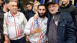 Боксер Эдмонд Худоян вернулся в Челябинск после победы на чемпионате Европы