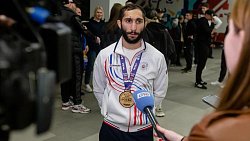 Боксер Эдмонд Худоян вернулся в Челябинск после победы на чемпионате Европы