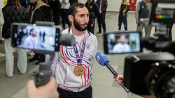 Боксер Эдмонд Худоян вернулся в Челябинск после победы на чемпионате Европы