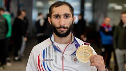 Боксер Эдмонд Худоян вернулся в Челябинск после победы на чемпионате Европы