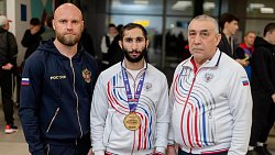 Боксер Эдмонд Худоян вернулся в Челябинск после победы на чемпионате Европы