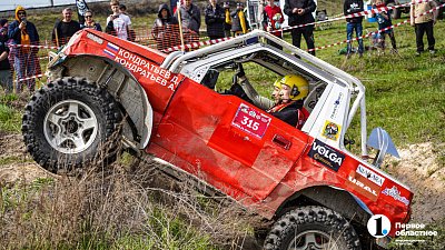 По кочкам и немаленьким бугорочкам — в Челябинске провели триал‑гонки