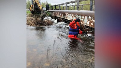 В Миасском городском округе спасатели устранили угрозу подтопления домов