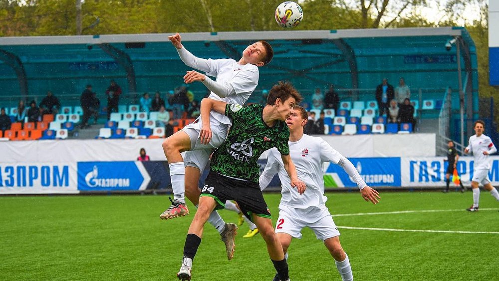 Челябинские футбольные команды одержали три победы в чемпионате ЮФЛ