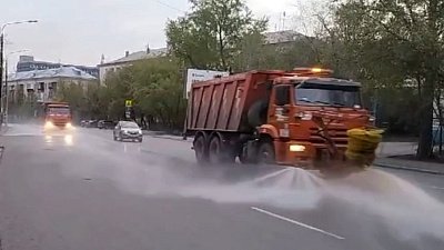 Челябинск убирают 176 единиц техники и 579 рабочих