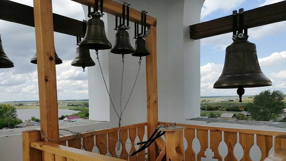 Школьники из Копейска придумали устройство, которое заменяет звонаря в храме
