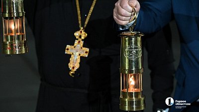 Благодатный огонь прибыл в Челябинск из Иерусалима