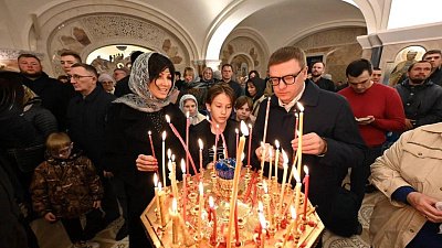 Алексей Текслер с семьей в праздник Пасхи посетил Христорождественский собор