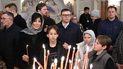 Алексей Текслер с семьей в праздник Пасхи посетил Христорождественский собор