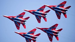 Высший пилотаж: показываем лучшие кадры авиагруппы «Стрижи»