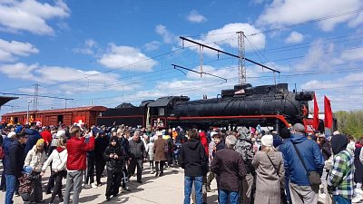 Жители Магнитогорска встретили праздничный состав «Поезда Победы»