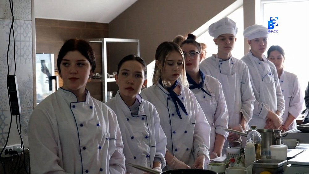 Юные повара учатся высокой кухне и ресторанному сервису