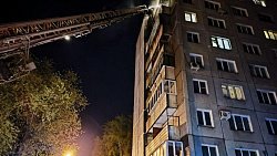 12 человек эвакуировались из горящего общежития в Челябинске