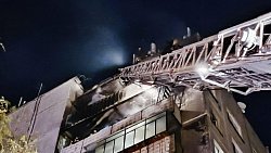 12 человек эвакуировались из горящего общежития в Челябинске