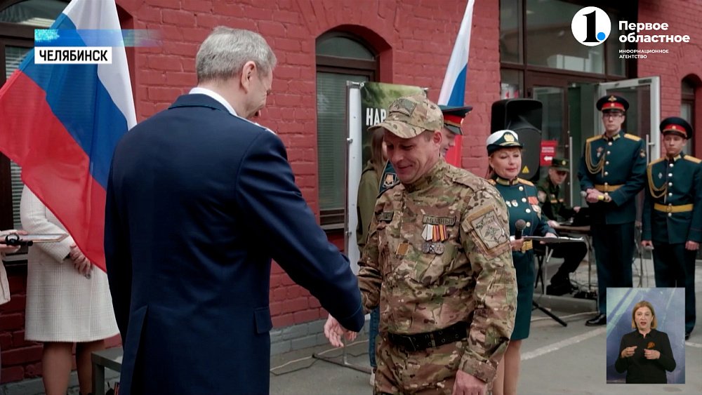 Бойцам СВО вручили легендарные «черные ножи»