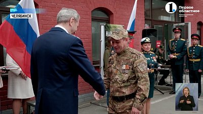 Бойцам СВО вручили легендарные «черные ножи»