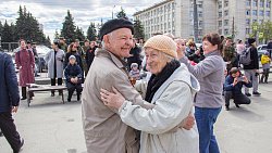 Челябинские студенты исполнили «Вальс Победы»