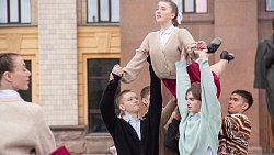 Челябинские студенты исполнили «Вальс Победы»