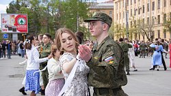 Челябинские студенты исполнили «Вальс Победы»