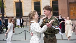 Челябинские студенты исполнили «Вальс Победы»