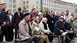 Челябинские студенты исполнили «Вальс Победы»