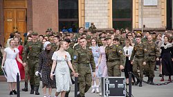 Челябинские студенты исполнили «Вальс Победы»