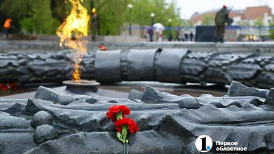 Праздничные мероприятия в честь Дня Победы начались в Челябинске с возложения цветов к Вечному огню