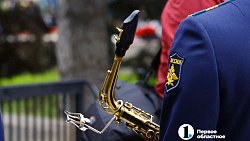 Праздничные мероприятия в честь Дня Победы начались в Челябинске с возложения цветов к Вечному огню