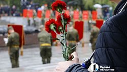 Праздничные мероприятия в честь Дня Победы начались в Челябинске с возложения цветов к Вечному огню