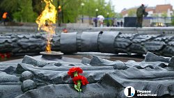 Праздничные мероприятия в честь Дня Победы начались в Челябинске с возложения цветов к Вечному огню