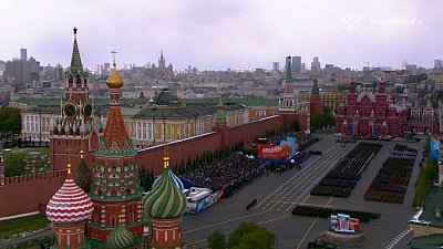 Владимир Путин выступил на военном параде на Красной площади