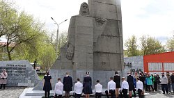 В Миассе в День Победы открыли памятник «Защитникам Отечества всех времен»